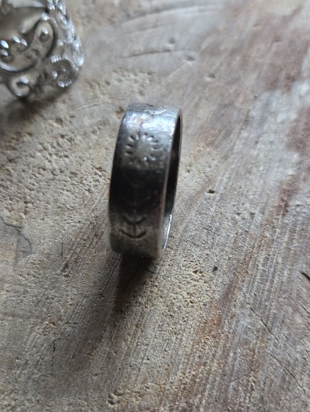 Two Vintage Rings & 1 Modern. - Picture 5 of 7
